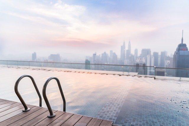 Piscina al aire libre con perfectas vistas