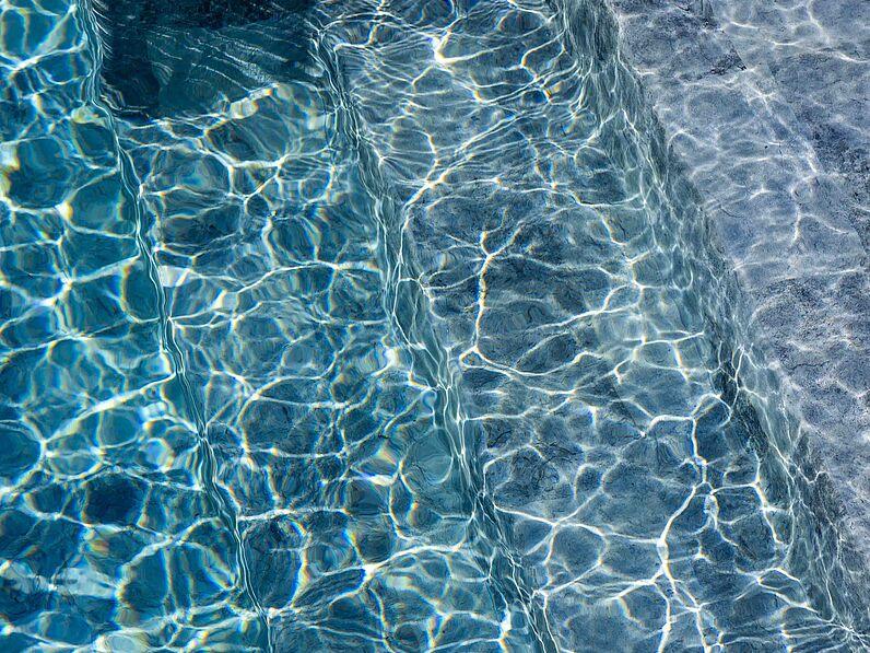 resultado final tras rehabilitar una piscina con pérdidas de agua