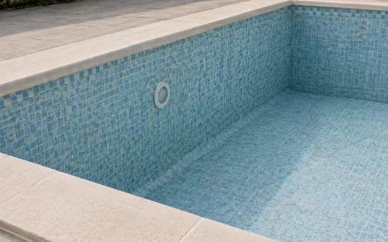 rehabilitación piscina cambio revestimiento moderno