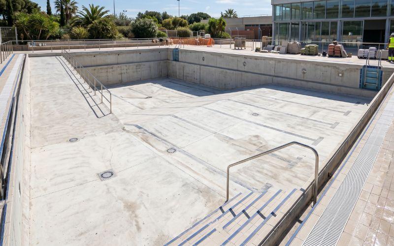 piscina vacía preparada para rehabilitación